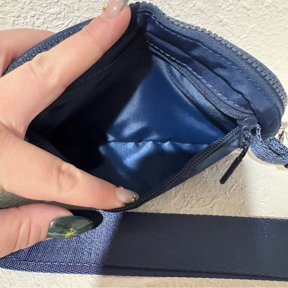 NWT Lululemon Everywhere Belt Bag Large 2L Long Strap | Dark Navy - Picture 11 of 11